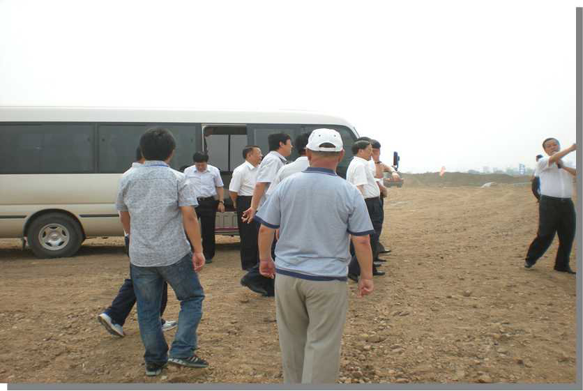 沈撫運(yùn)河一期土方工程受到政高省長(zhǎng)和亞洲市長(zhǎng)的好評(píng)